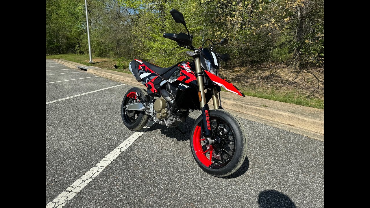 I installed Evotech Performance front rear axle sliders on my Ducati Hypermotard 698 RVE!!!