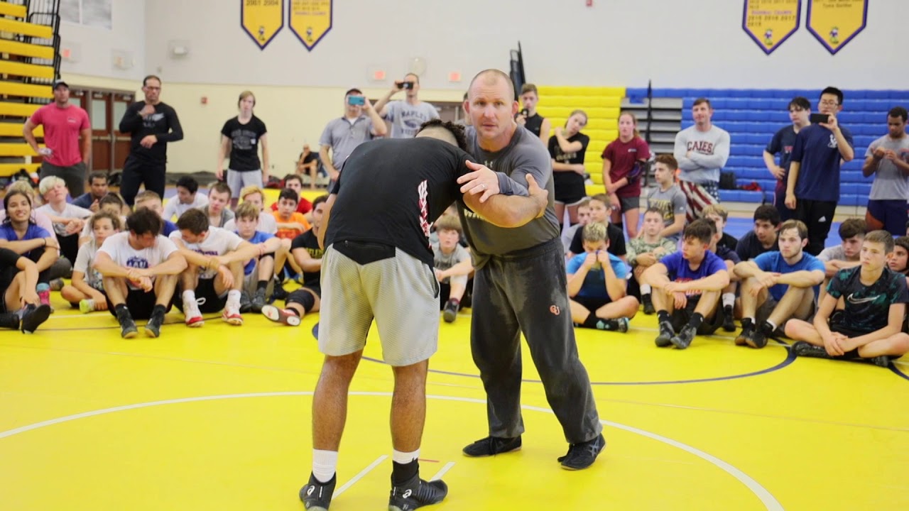 Miss Arm Drag look for Knee Pick