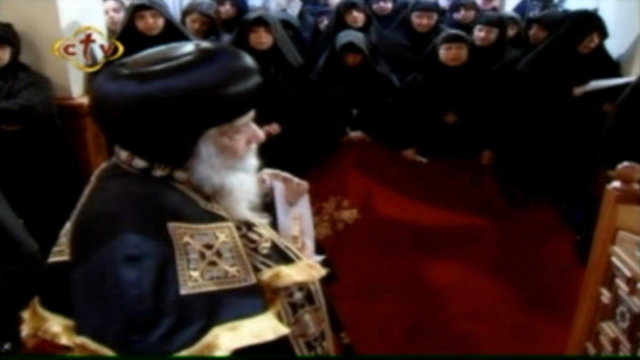 رسامة راهبات بيد قداسة البابا شنودة الثالث - دير مارجرجس للراهبات 2009