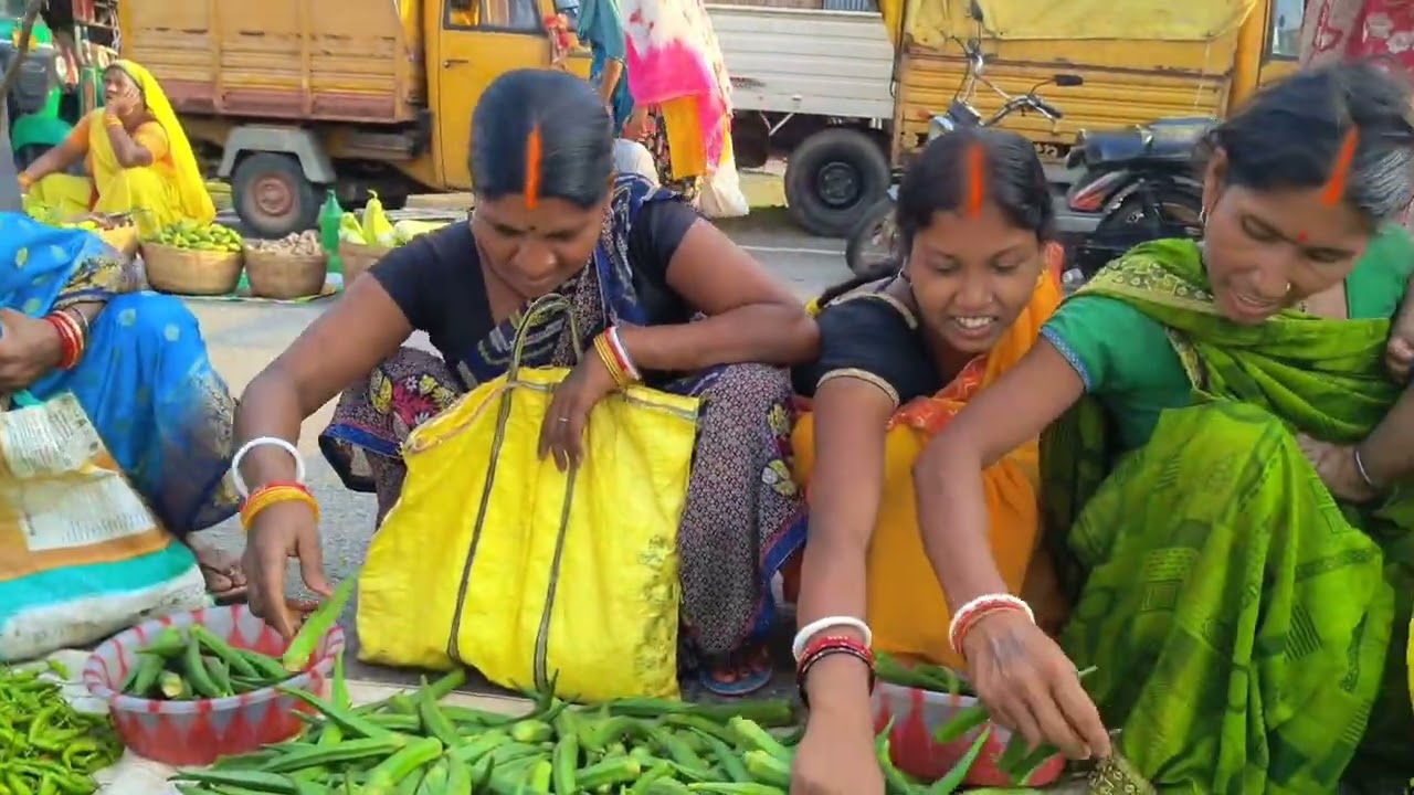 शुक्रवार बाजार में टमाटर हुआ सस्ता 10 रुपए में दो किलो 🍅😱 #automobile #trending #shortvideos #funny