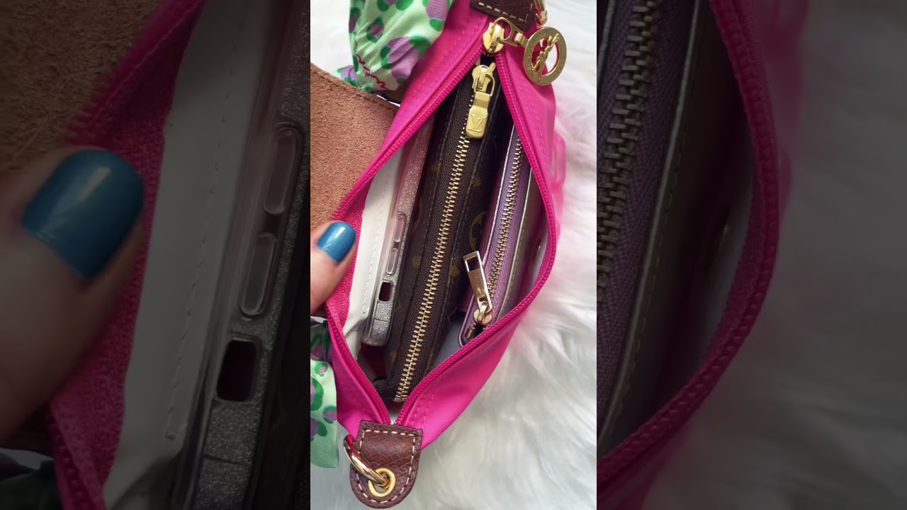 What&rsquo;s in my Longchamp mini le Pliage bag #longchamp #whatsinmybag #whatsinmypurse #lepliage #botd
