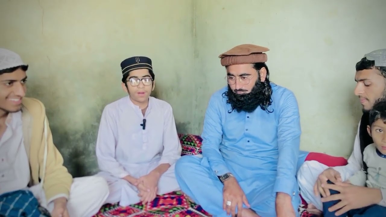 حافط محمد ندیم ریشدی صاحب کو ننھا نعت خواں حافظ محمد حسان صدیقی صاحب کلام سناتے ہوئے