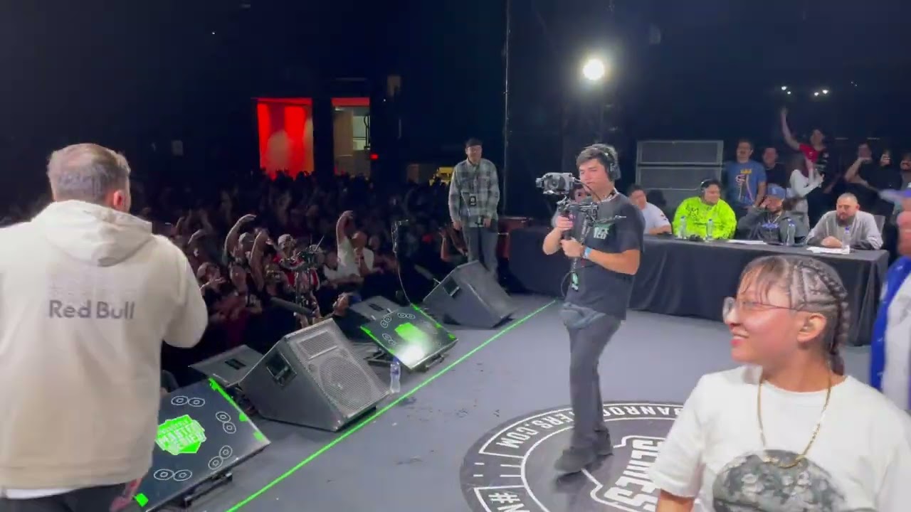 POV en el escenario: AZUKY VS RAPDER