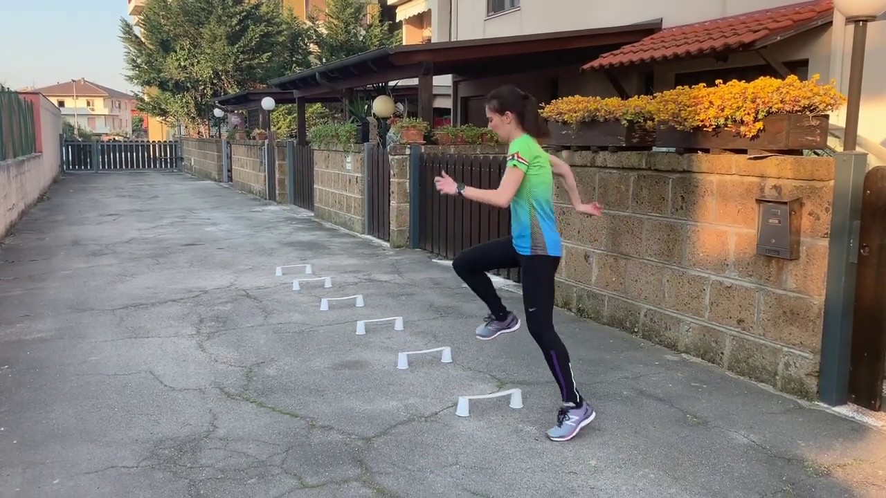 Passologico - Allenamento-Esercizi con ostacolini per sviluppare coordinazione e rapidità- #26