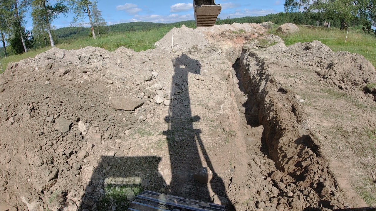 Doosan gräver för vattenledning