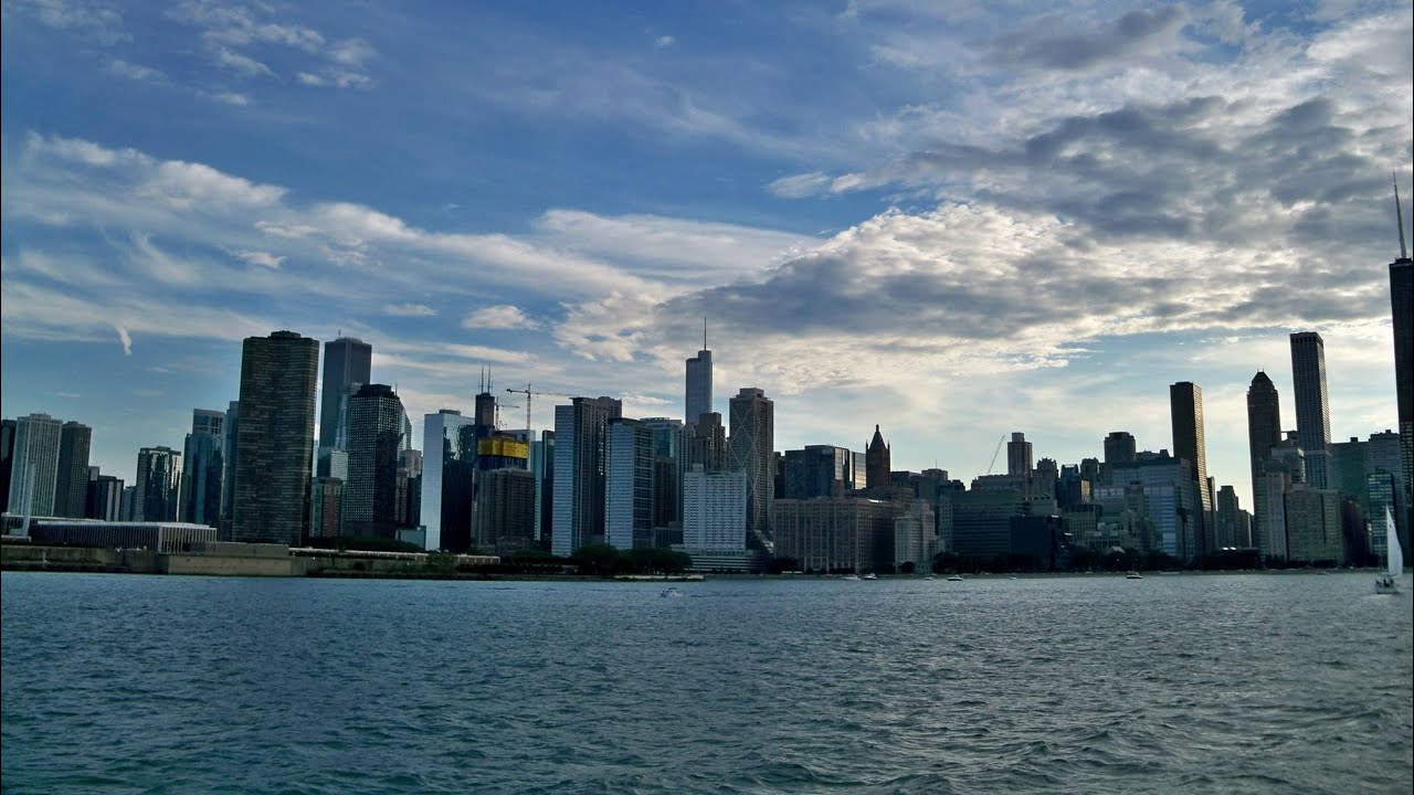 Chicago Illinois.  See the Willis (Sears) Tower, the Bean (Cloud Gate), and more. 2017.