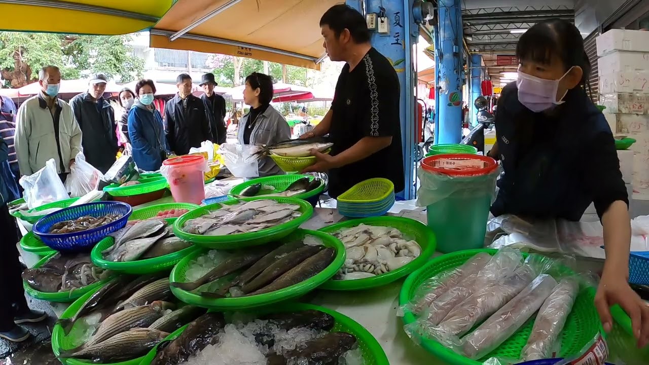 這個市場的客人在真的讓人窒息 要過年耶 笑死 #中彰海王子 #第五市場 #海鮮叫賣 #海鮮拍賣