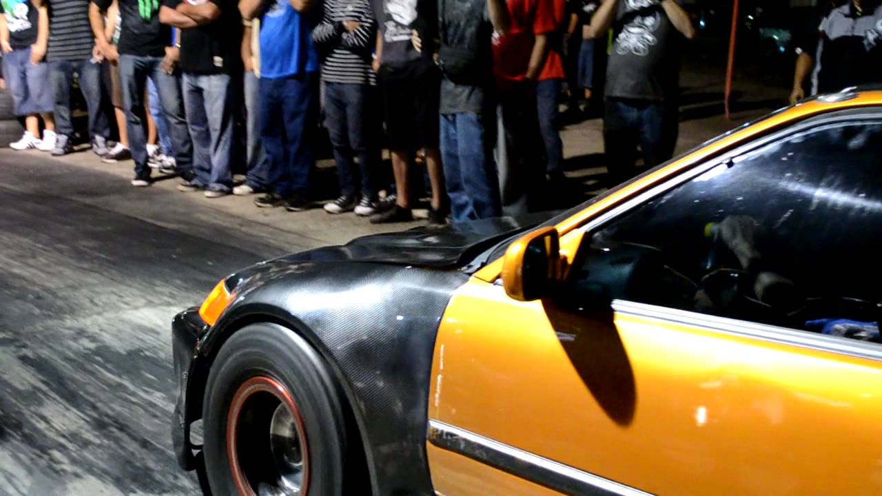 El Violento de Chapulin, Honda CRX Turbo vs Mazda Protege de Cesar.