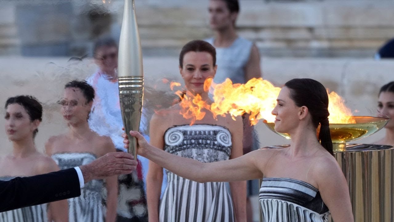LIVE: Η τελετή της Αφής Φλόγας για τους Ολυμπιακούς Αγώνες Μιλάνο-Κορτίνα 2026