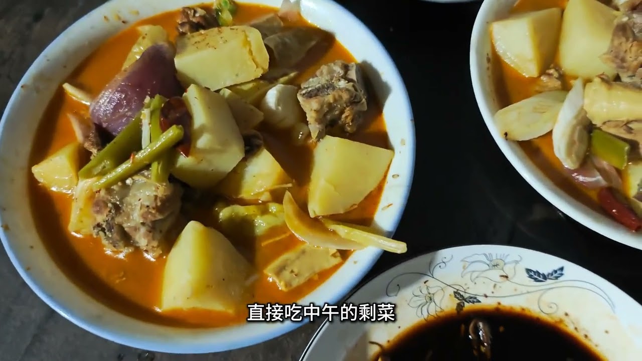 小猫翻山越岭走一天，就为了来我家吃口饭#我的乡村生活 #农村生活 #喂猫日记 #我的乡村生活