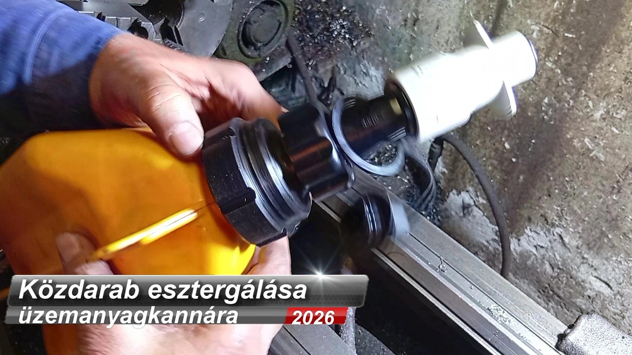 Közdarab esztergálása üzemanyagkannára.