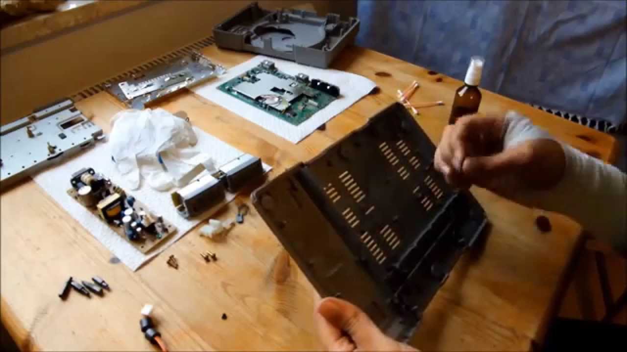 PlayStation zerlegen und reinigen (SCPH-7502 Großes Modell)