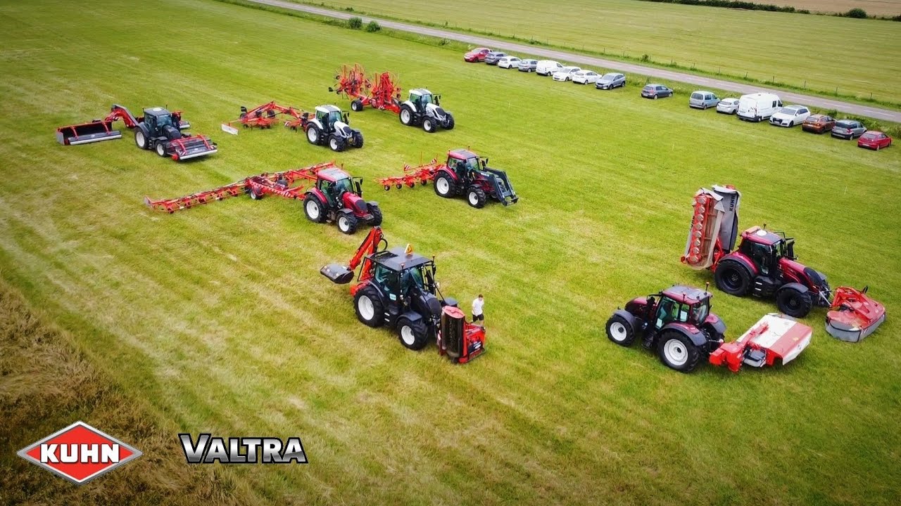 Démonstration matériel de fenaison KUHN / VALTRA CHEVILLARD au GAEC DE COUTTERET