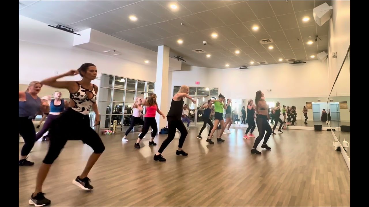 Tropicoqueta Karol G -  Dance Choreography - Dance Fitness Flow-choreographed by Marisol 