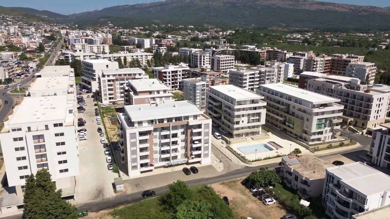 Ulcinj je najveće gradilište u Crnoj Gori. Ovaj dio nije postojao prije 10 godina.Sve zgrade su nove