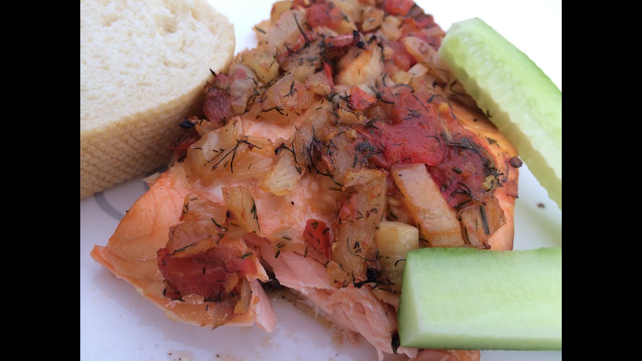 Lachs von der Zedernplanke mit Tomaten und Fenchel