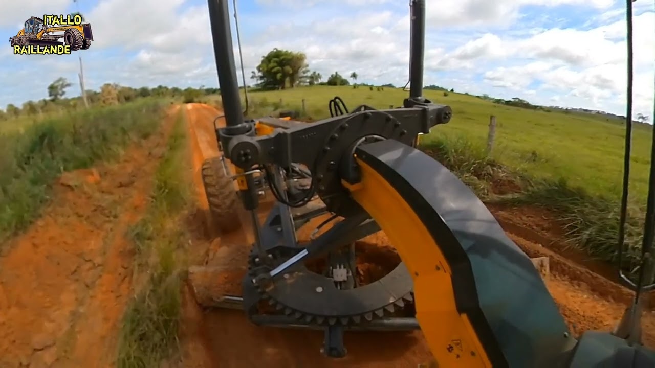 Motoniveladora RG 170 b evo/ reparos em estradas vicinais.