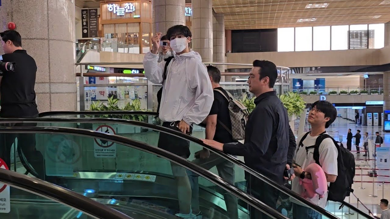 Choo Young-woo 추영우  Gimpo Airport Departure 250528