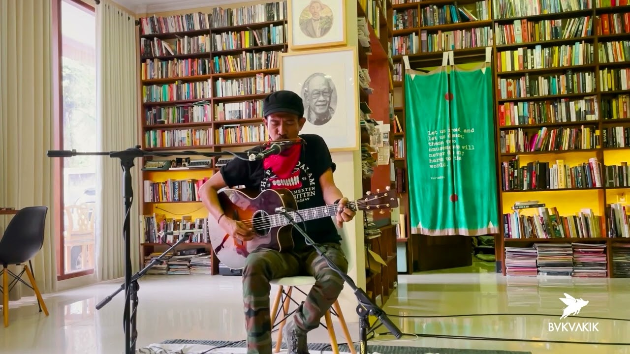 Kuliah - Iksan Skuter [Live at Buku Akik]