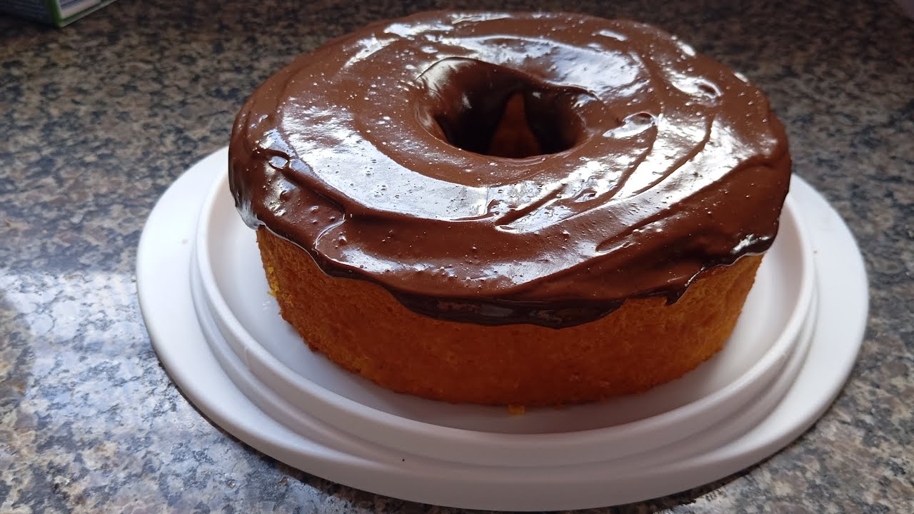 Bolo de cenoura com cobertura de chocolate 😋 