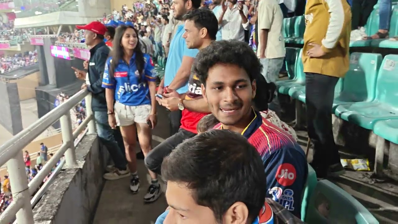RCB vs MI | WPL | Stadium Reaction |  4 ball 18 runs | 🤯 #rcb #mumbaiindians #dypatil #navimumbai