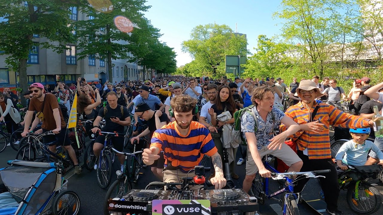 *LOVE PARADE ON WHEELS* Drum & Bass On The Bike - BERLIN
