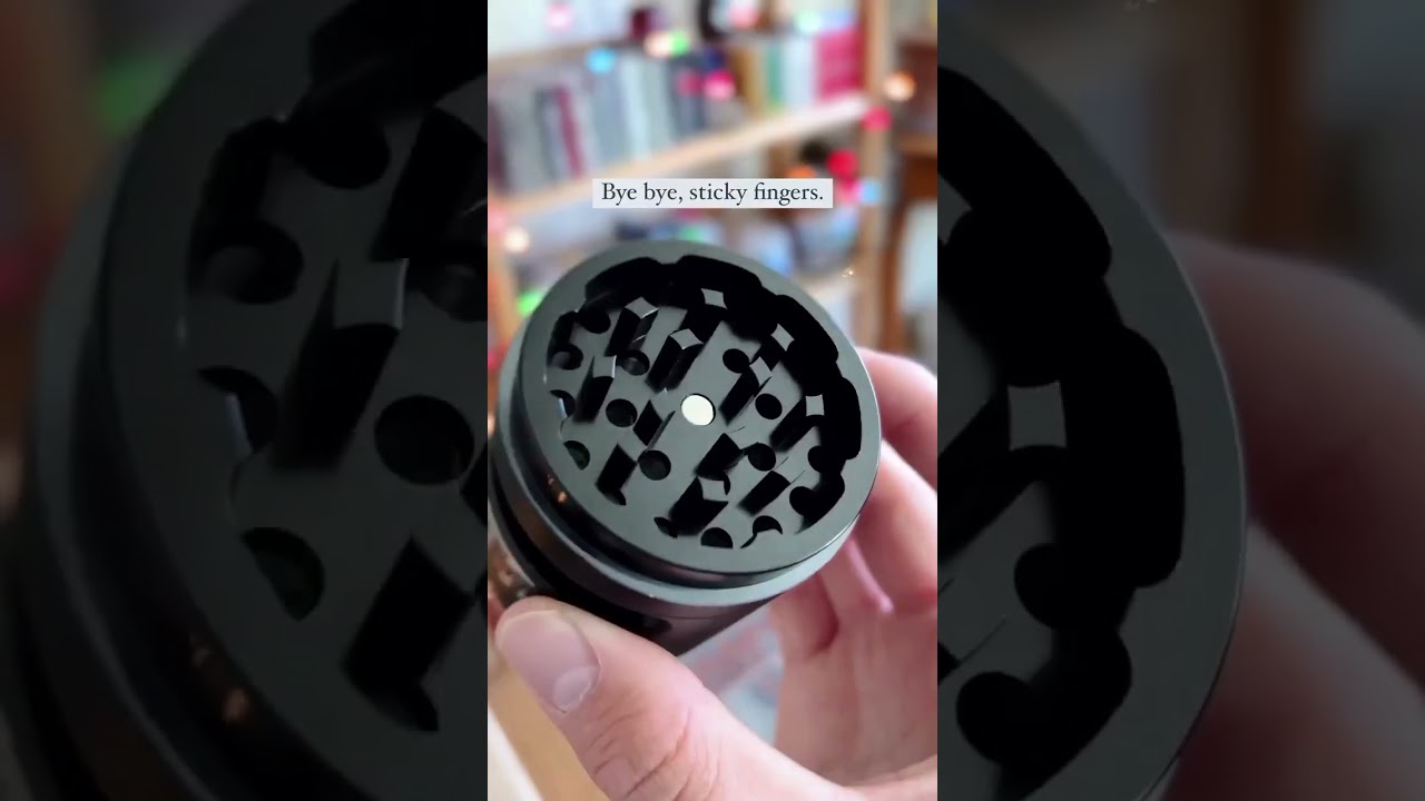 No mess with the auto-dispensing Cloudious 9 Tectonic Grinder.