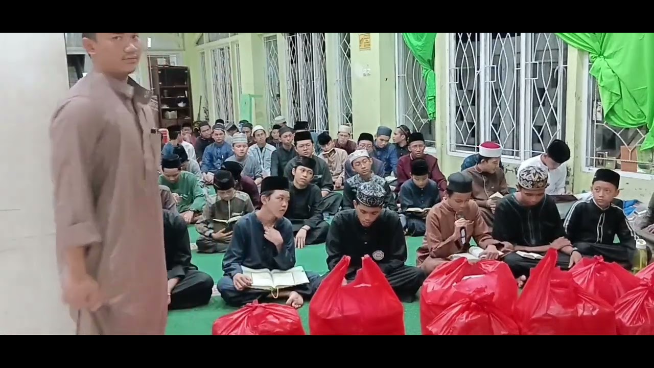 Yasin malam Nisfu Sya'ban bersama 150 penghafal Al Qur'an terdiri dari yatim dhuafa dan umum.