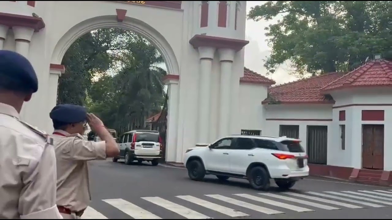 राष्ट्रपति द्रौपदी मुर्मू का राजभवन में हुआ आगमन, कल IIT-ISM के दीक्षांत समारोह में होंगी शामिल 