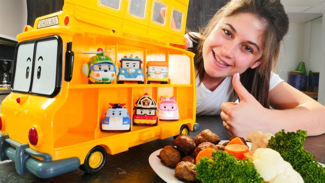 Yemek yapma. Ayşe Robocar Poli için köfte yapıyor. Eğitici video