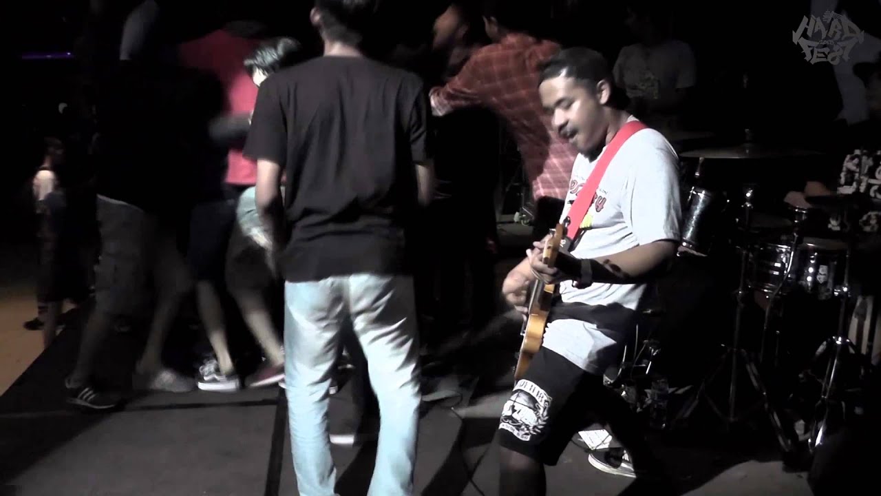 UNDER18 - Loyalitas (Live Hardfest 2015 Bandung)