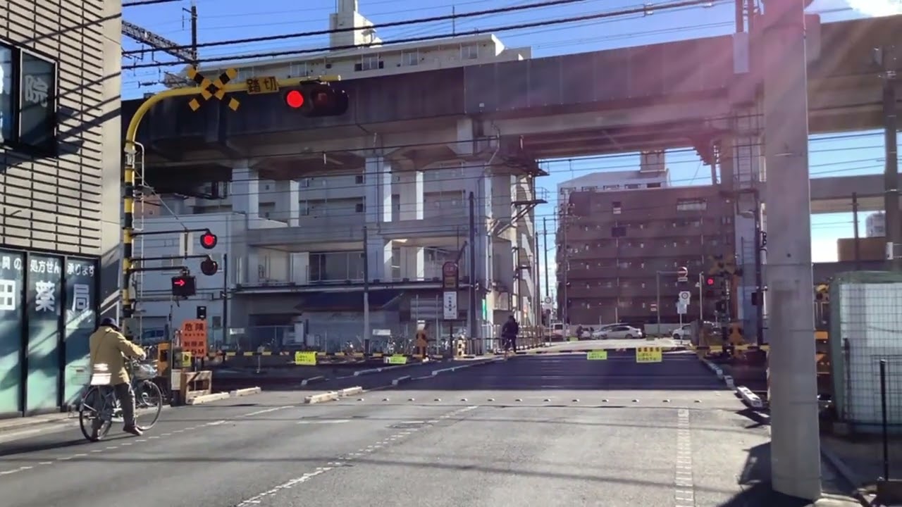 高崎線　秩父鉄道　共用踏切　Railroad crossing in Japan