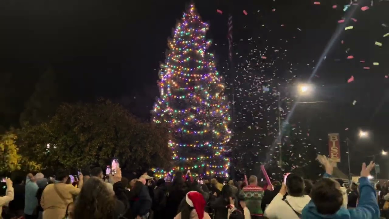 Sanger Chamber 41st Tree Lighting took place 12.4.24