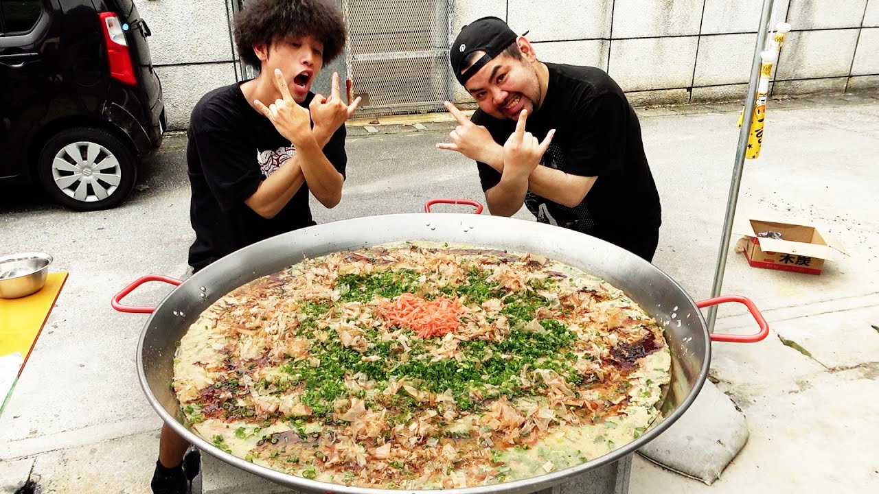 巨大鍋で巨大ヒラヤーチー作ったら、とんでもないもの出来た