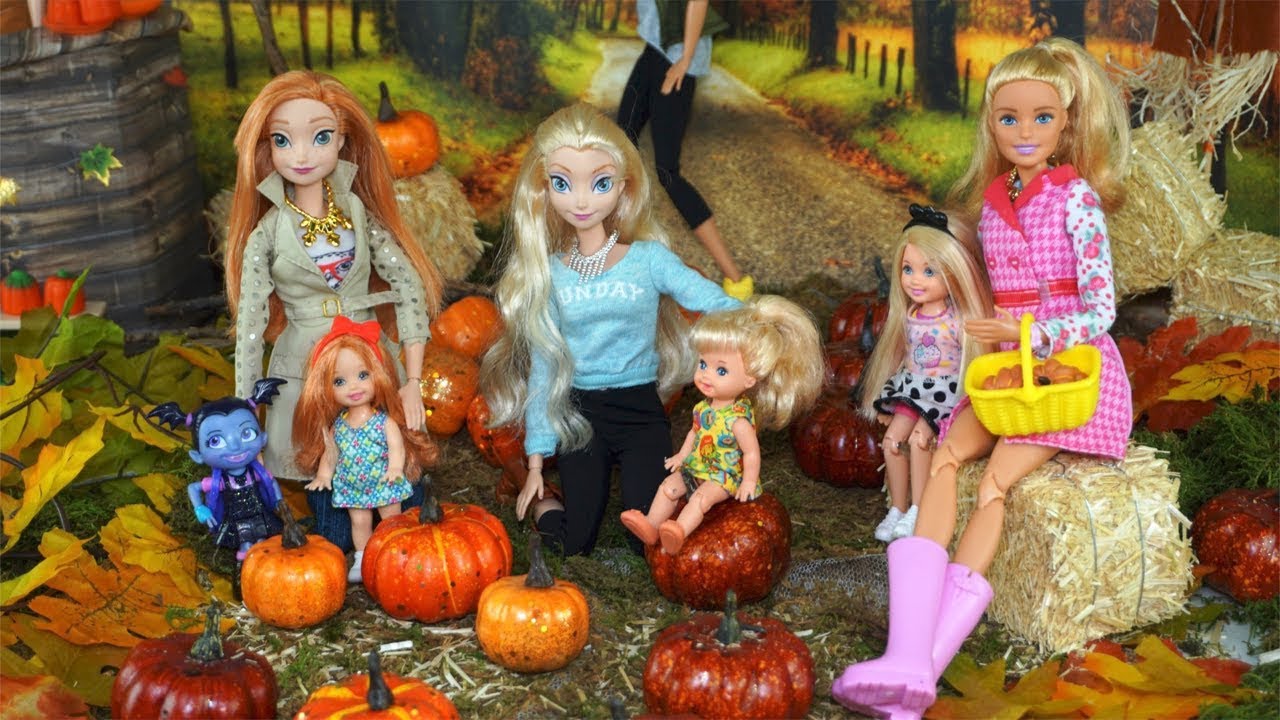 Barbie, Elsa & Anna Toddler Pumpkin Patch Fall Activites with Vampirina - Titi Dolls