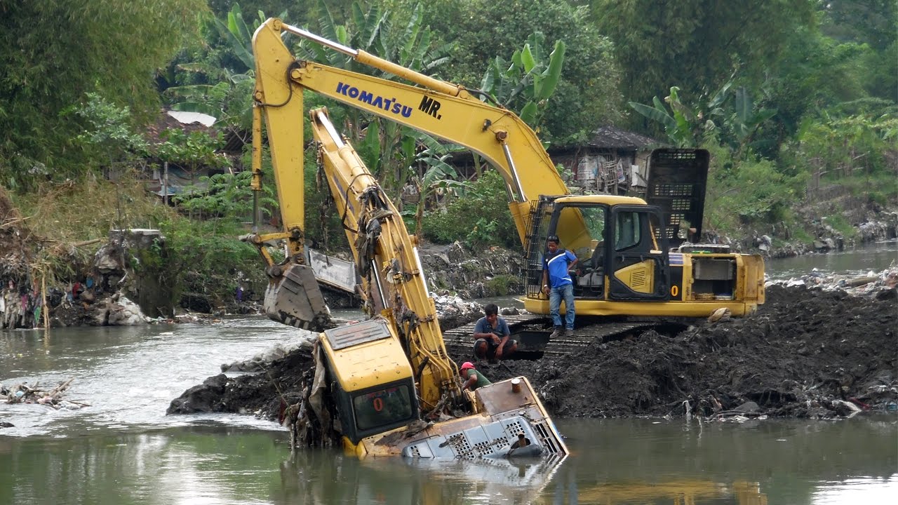 Тяжелый ремонтный тонущий экскаватор Komatsu PC130 с PC200