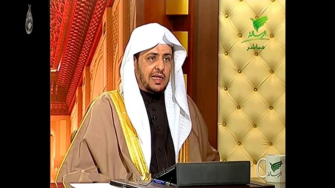 إذا لبس خفا على خف أو جوربا على جورب فعلى أيهما يمسح