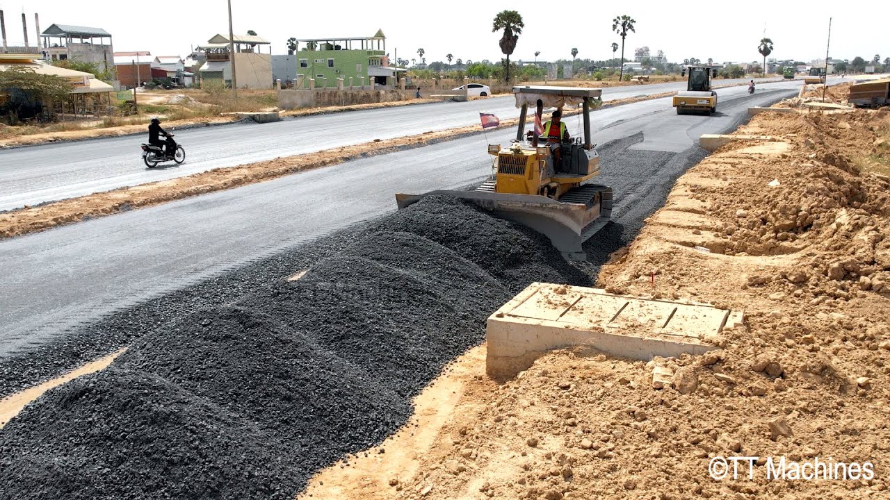 Great Skills Driver D41E Bulldozer Cutting And Spreading Gravel Building Foundation New Ring Road