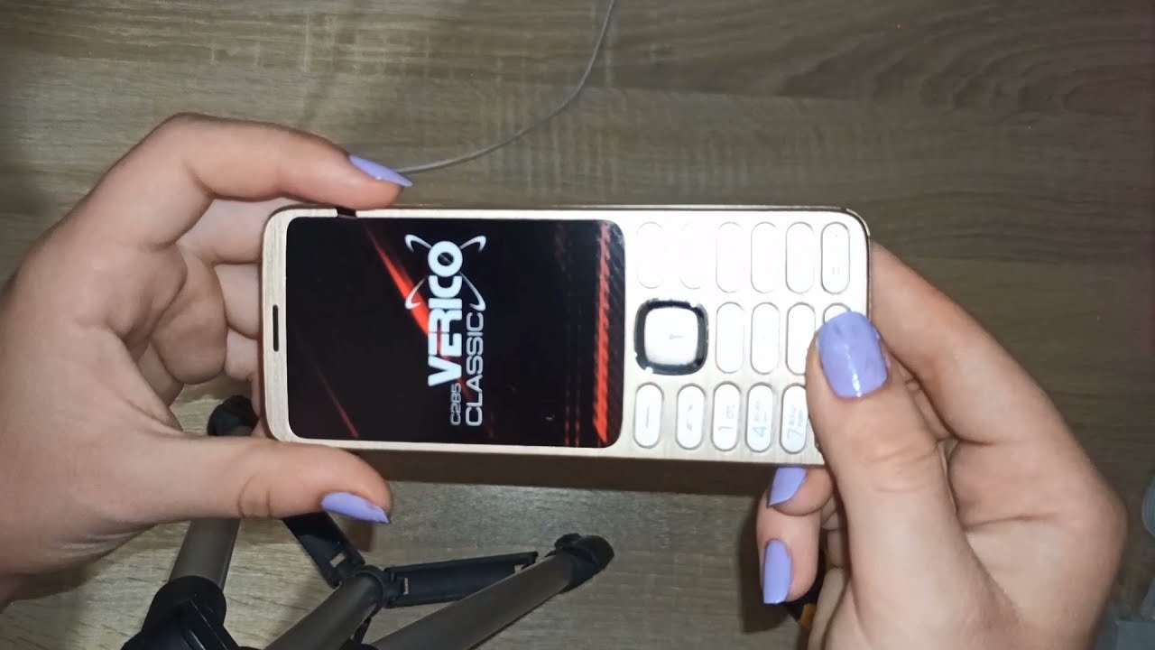 Розпакування мобільного телефону Verico Classic C285 Gold з Rozetka