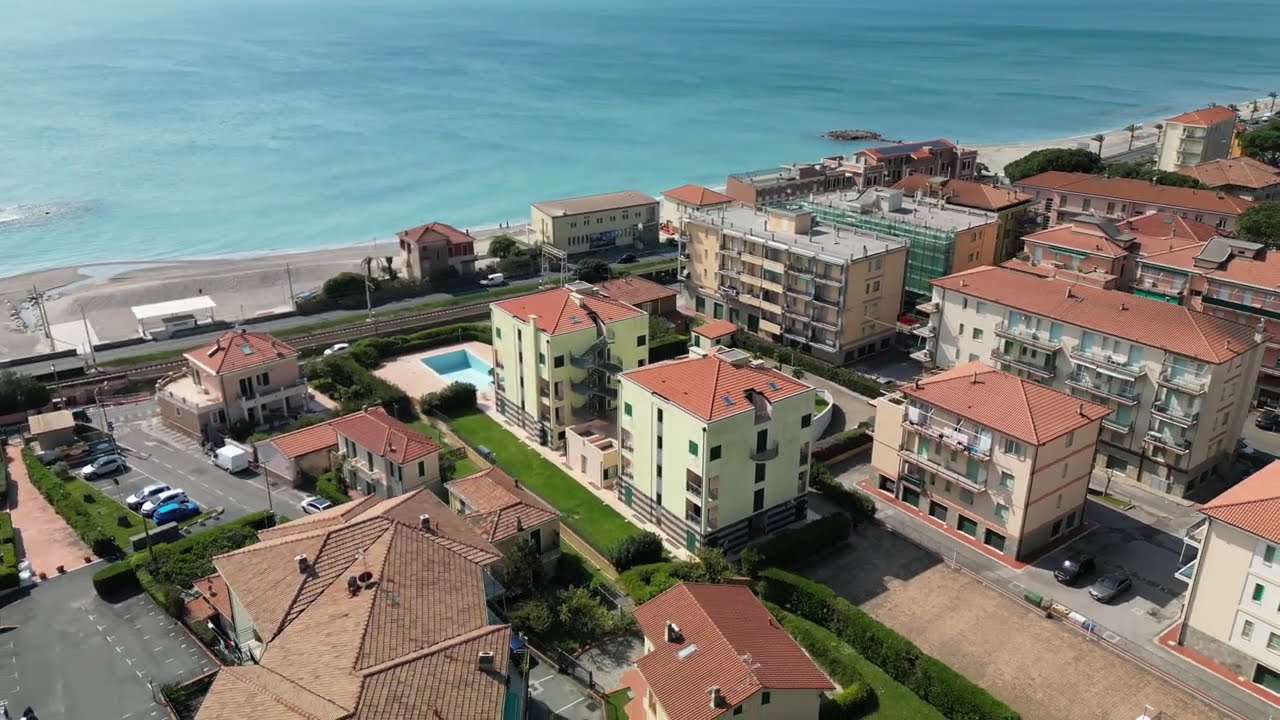 Borgio Verezzi Nuove Case Fronte Mare a 30 Metri dalla Spiaggia con Piscina e Sauna