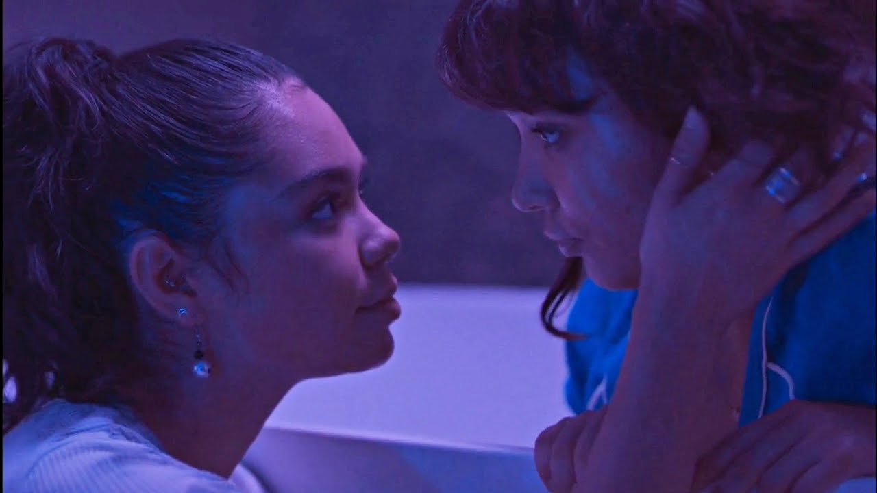 Crush 2022 | Kisses | wlw movie