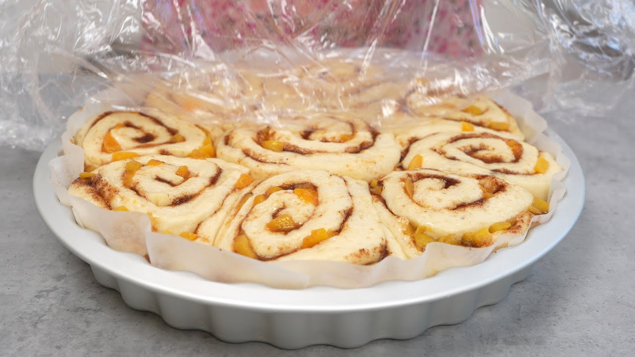 Воздушные булочки с корицей и персиком, с карамелизированной корочкой — неотразимо вкусно!