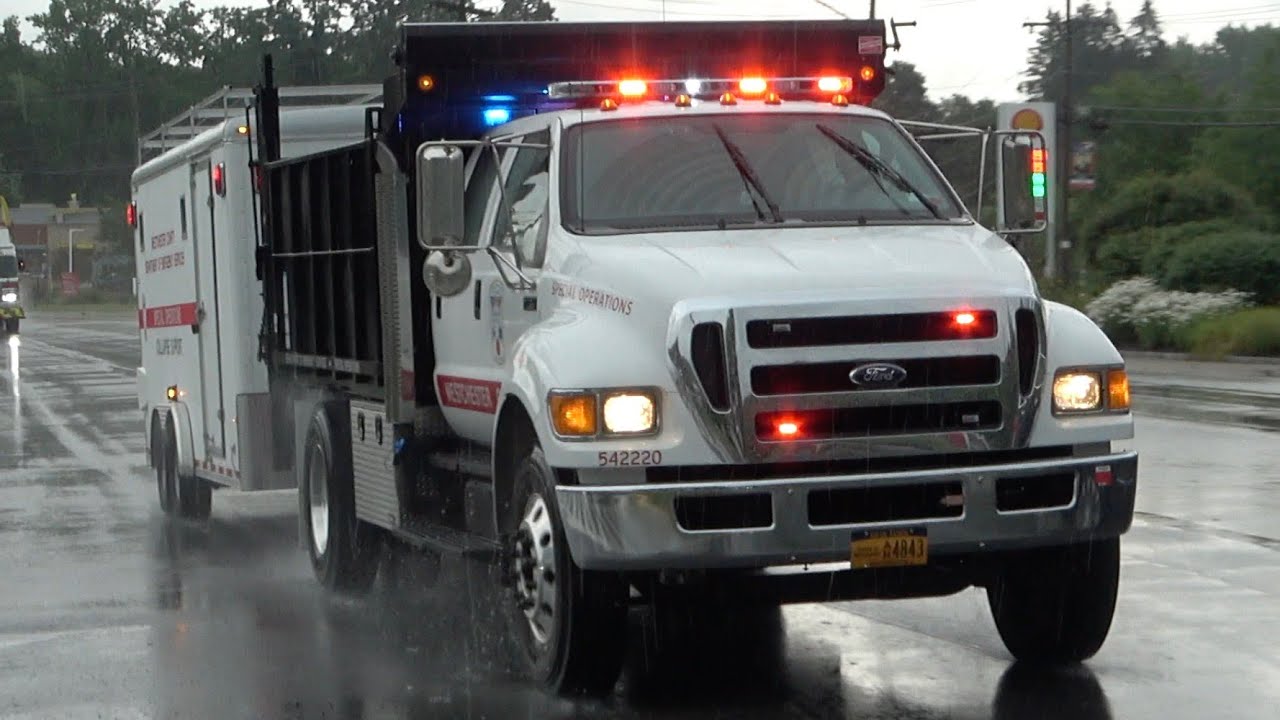WCDES C2001, U177 towing U178, R77, & U77, & SFD C8011 & A80B4 (Rehab Unit) Responding