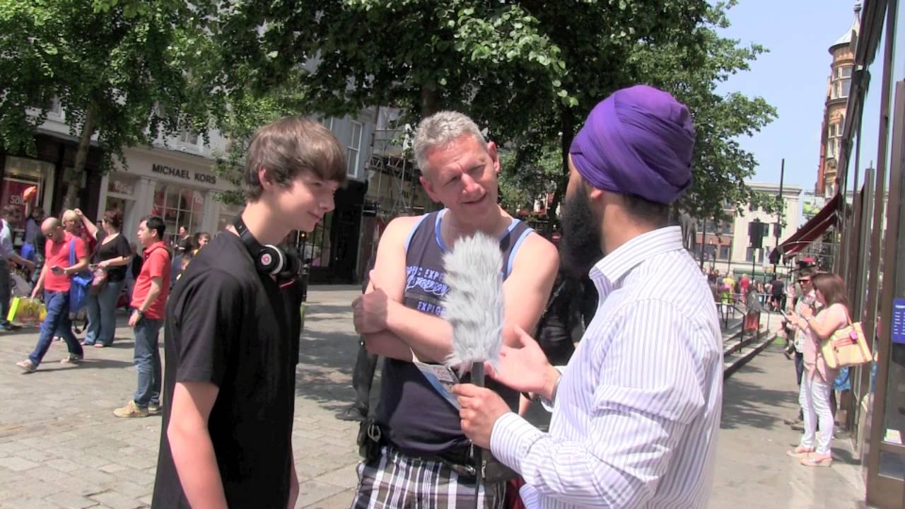 Belgian family learns about Sikhism - London Street Parchar