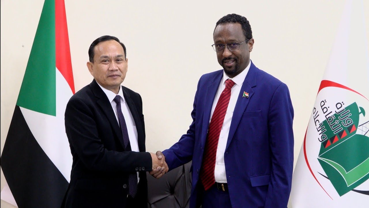 وزير الثقافة والإعلام والسياحة والاثار  يلتقى السفير الإندونيسي لدى السودان