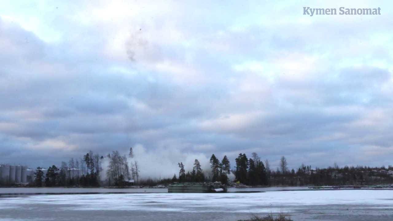Paksuniemen tuulivoimalan räjäytys