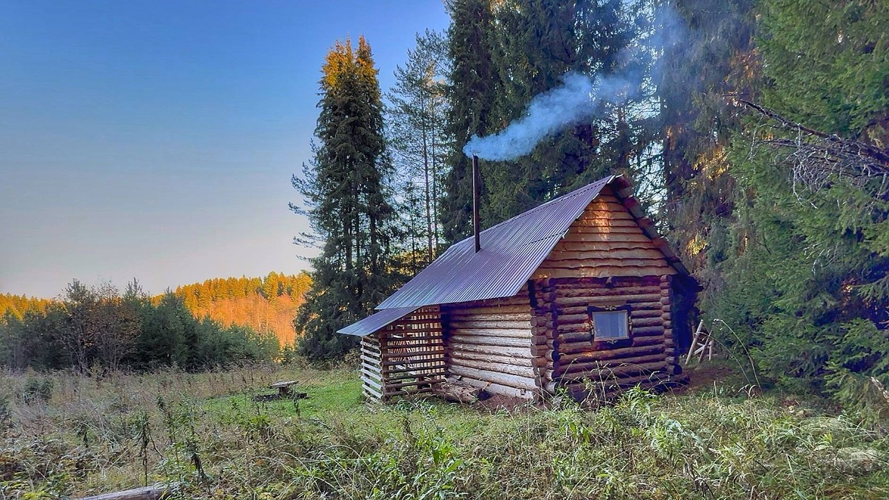 Autumn in a log cabin! We insulate the log cabin from the cold.