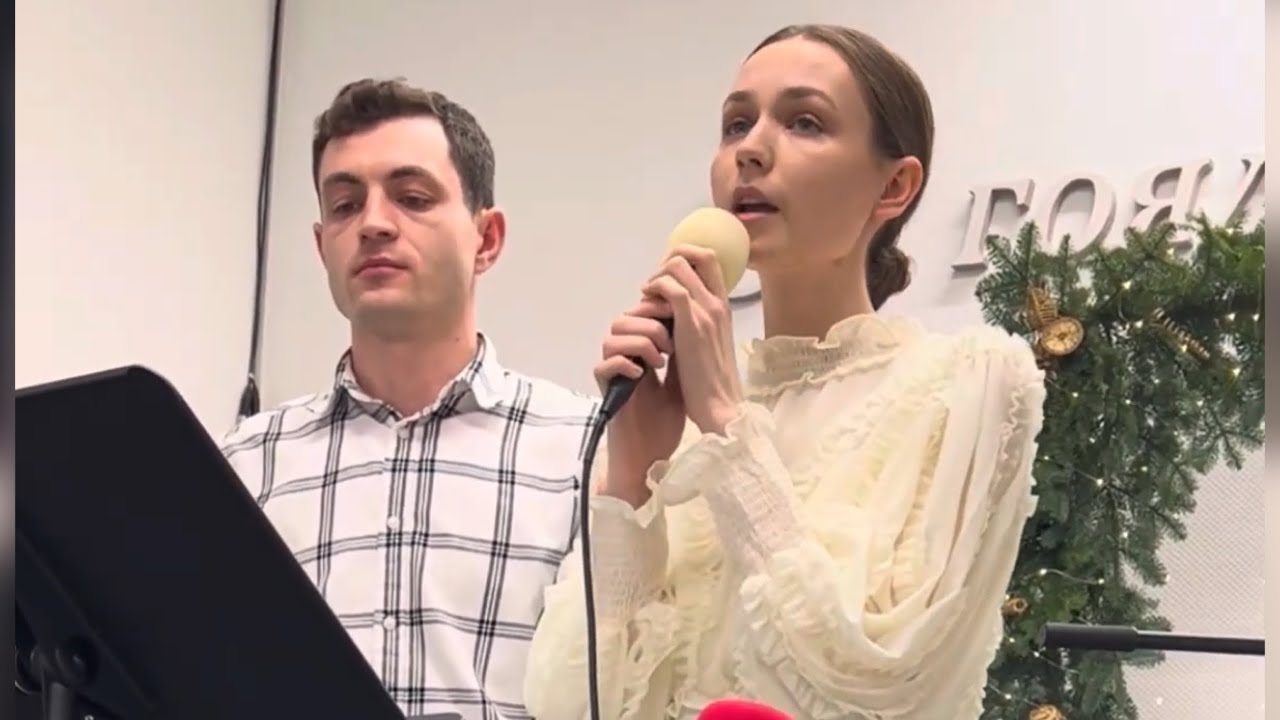 Он так любит всех нас