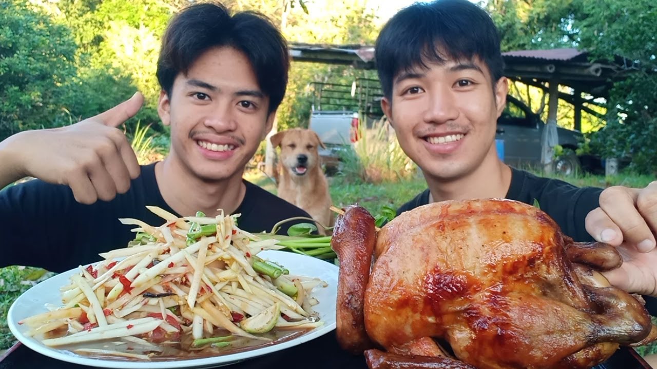 ไก่ย่างทั้งตัว แซ่บนัวร์กับส้มตำปูปลาร้า.