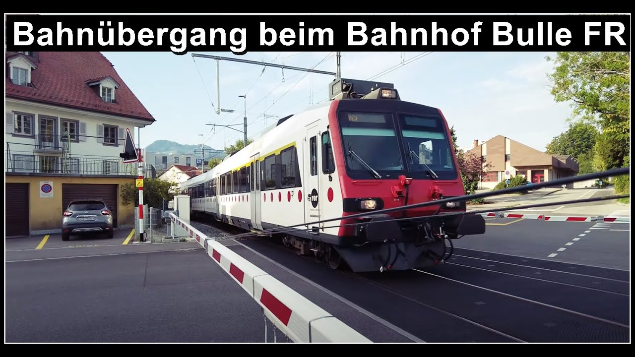 Normal und Schmalspur Bahnübergang beim Bahnhof Bulle | Kanton Freiburg | Schweiz 2023